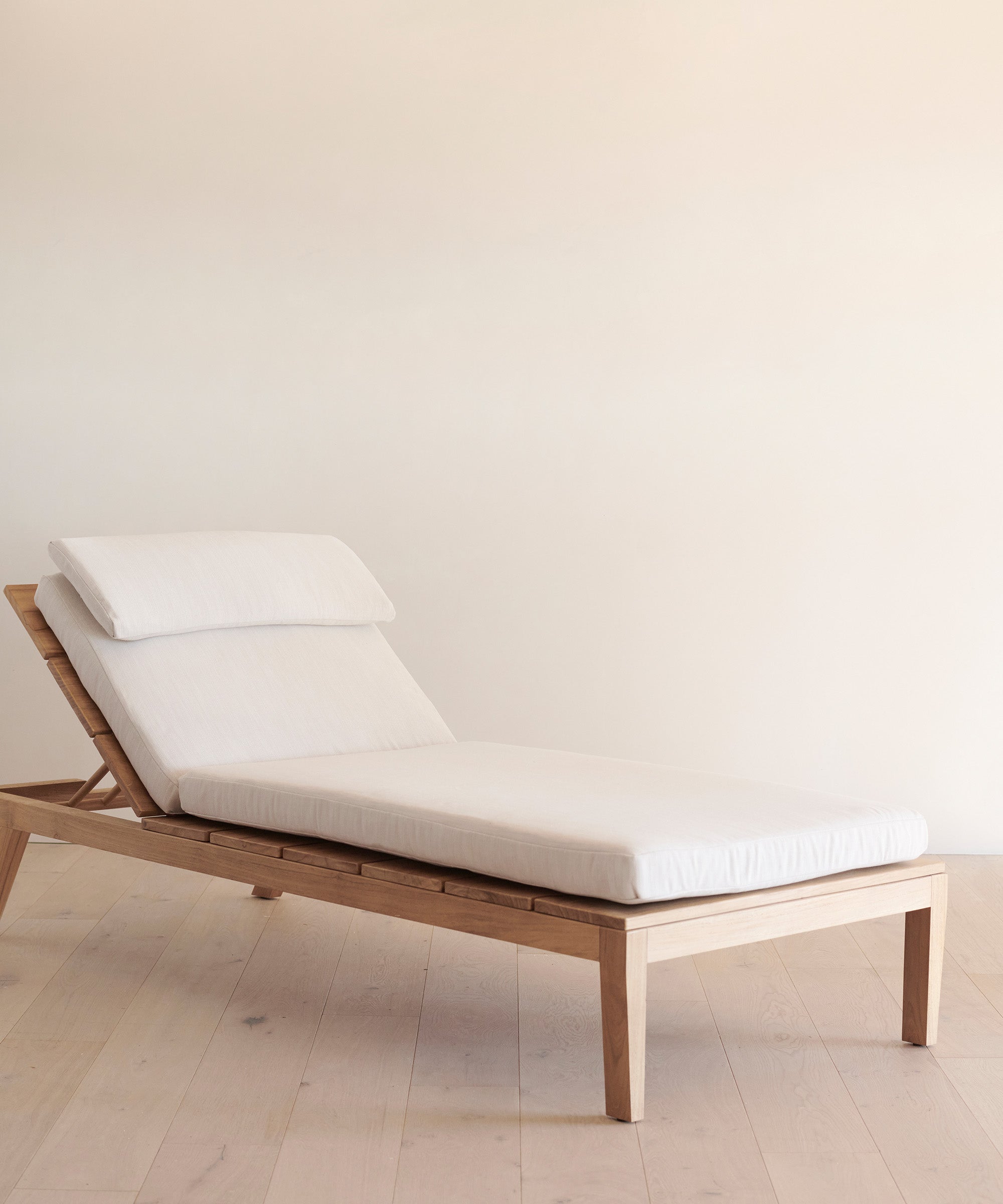 White discount chaise cushion