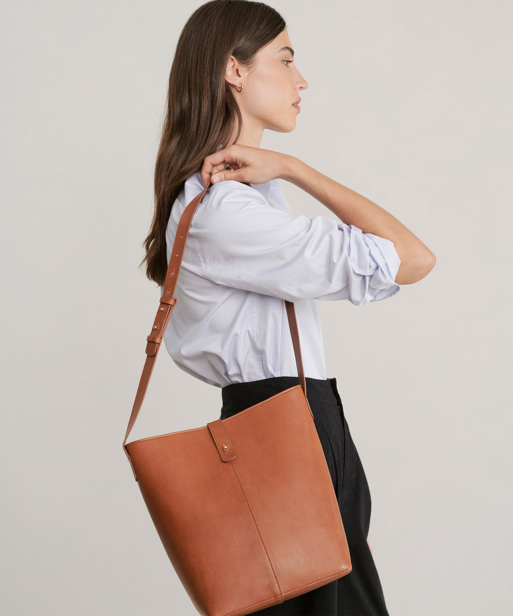 New DKNY New York Winnie Small Leather Bucket Drawstring Bag Purse  Crossbody | eBay