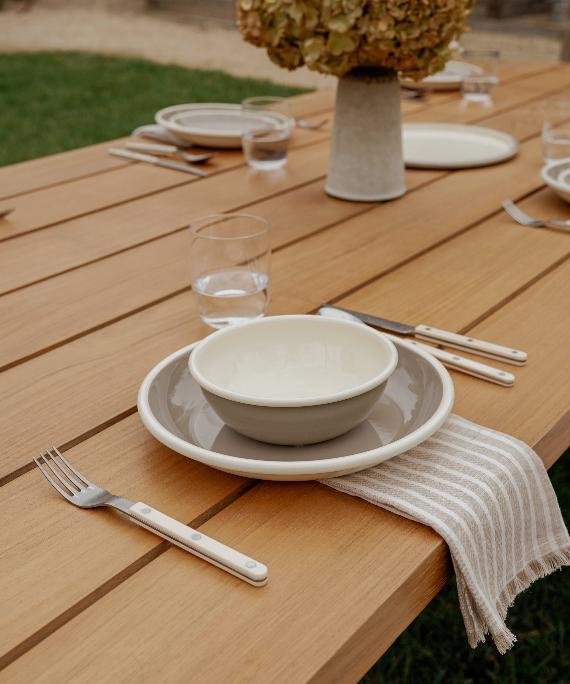 Green Linen Napkins with Frayed Edges, Napkins - Linenbee