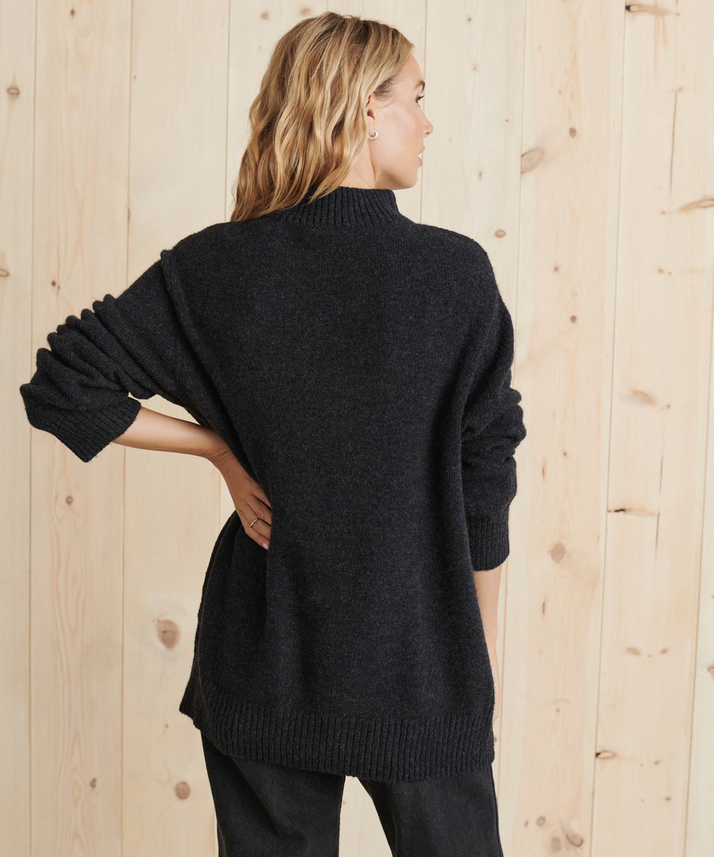https://www.jennikayne.com/cdn/shop/products/cotton-oversized-cotton-pullover-sweater-charcoal-4_1024x.jpg?v=1675022667